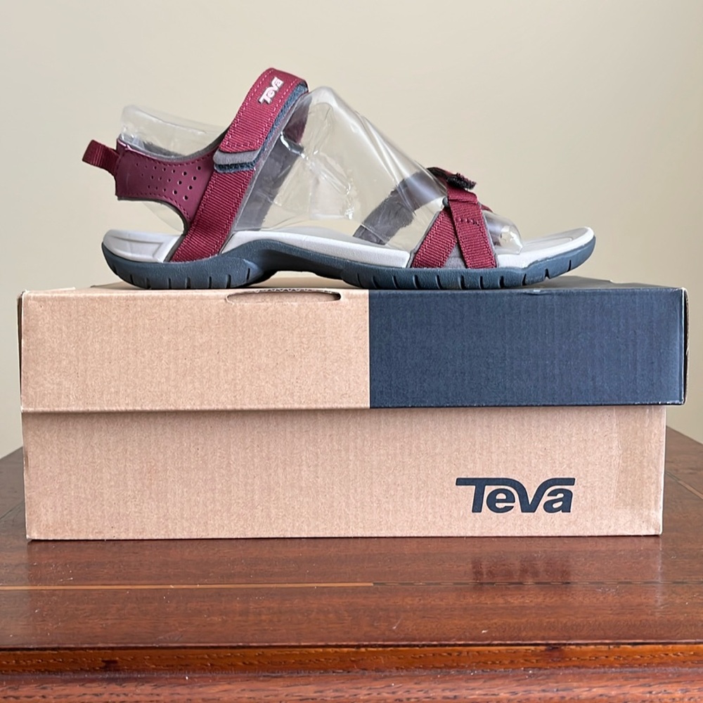 New in Box - Teva W Verra Sandals in Port - 8.5 - Picture 7 of 8